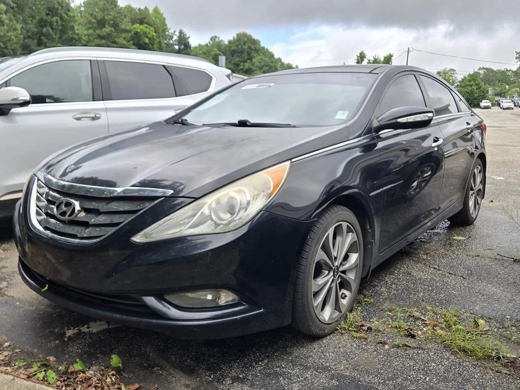 Used 2013 Black Hyundai Limited image 5