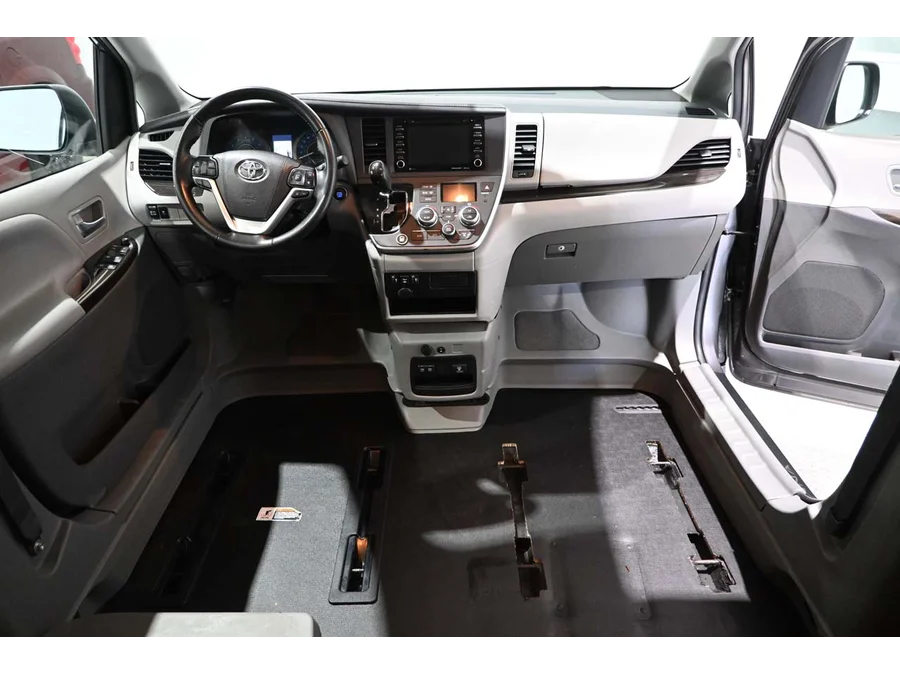 Used 2020 GRAY Toyota XLE Mobility Handicap Van image 21