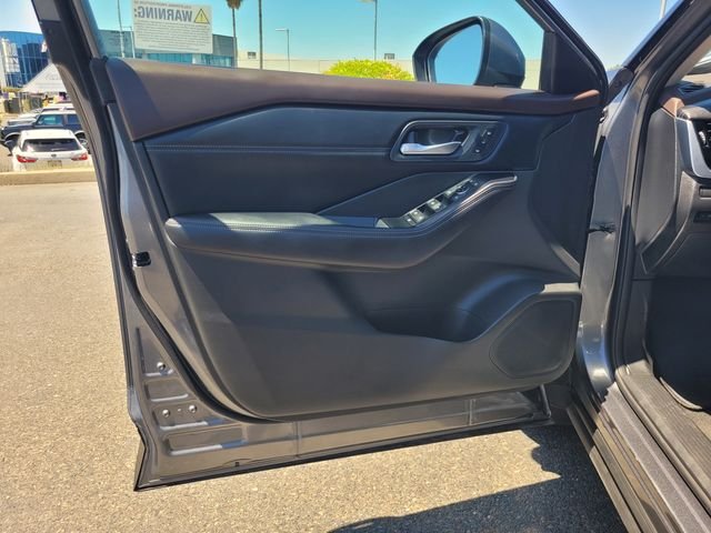 Used 2023 Gray Nissan SL image 18