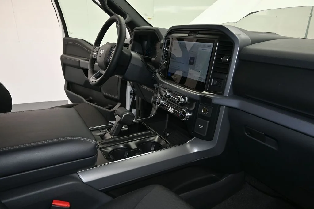 New 2026 Oxford White Ford XLT image 13
