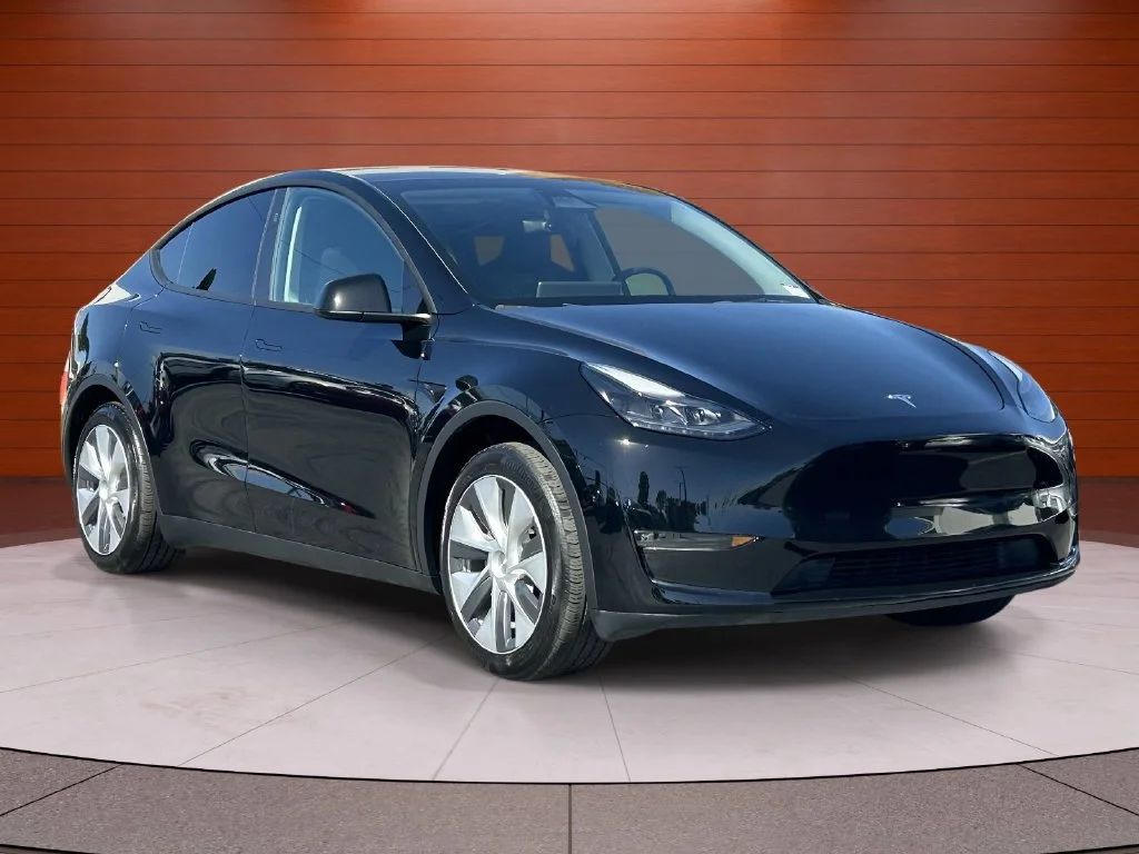 Used 2023 Solid Black Tesla Standard Range image 5