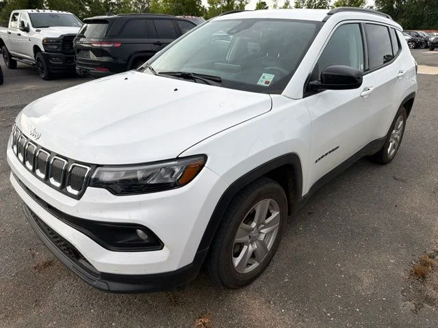 Used 2022 White Jeep Latitude image 7