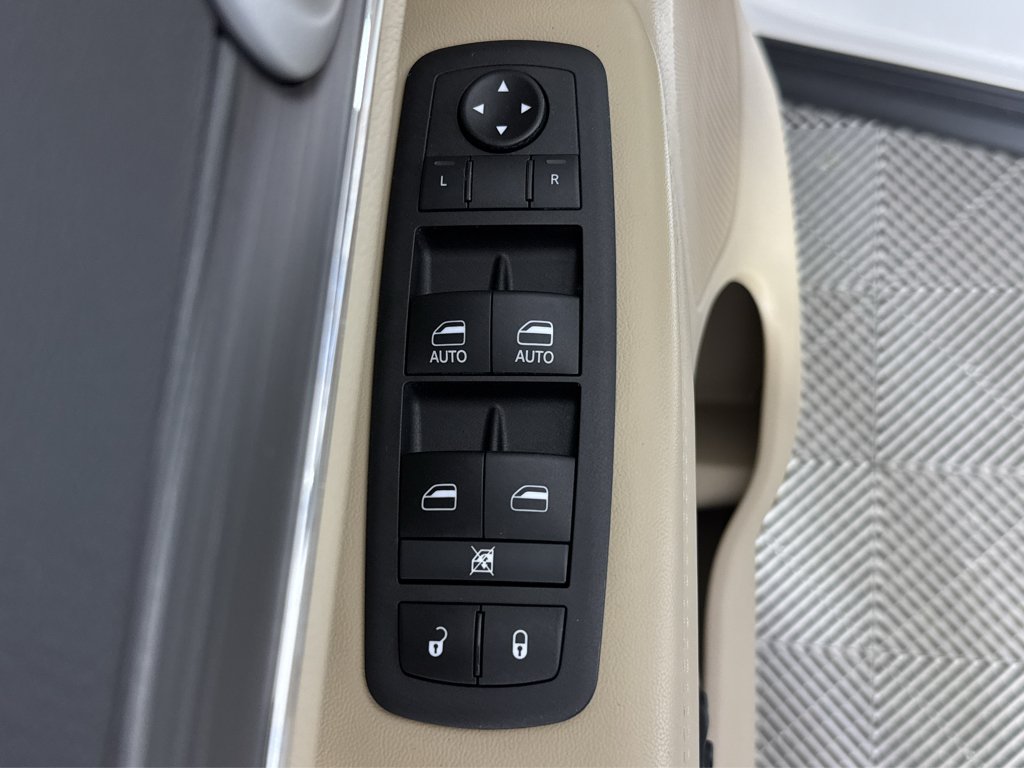 Used 2021 Bright White Clearcoat Jeep Limited image 26
