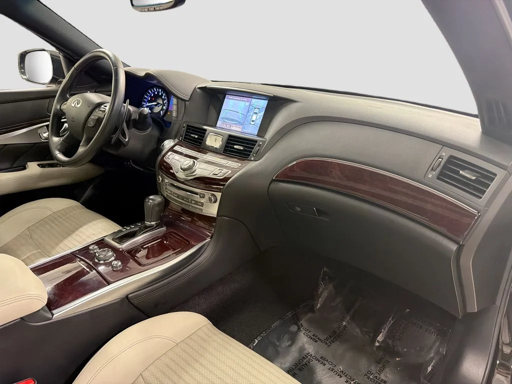 Used 2017 Black Obsidian INFINITI 5.6 image 30