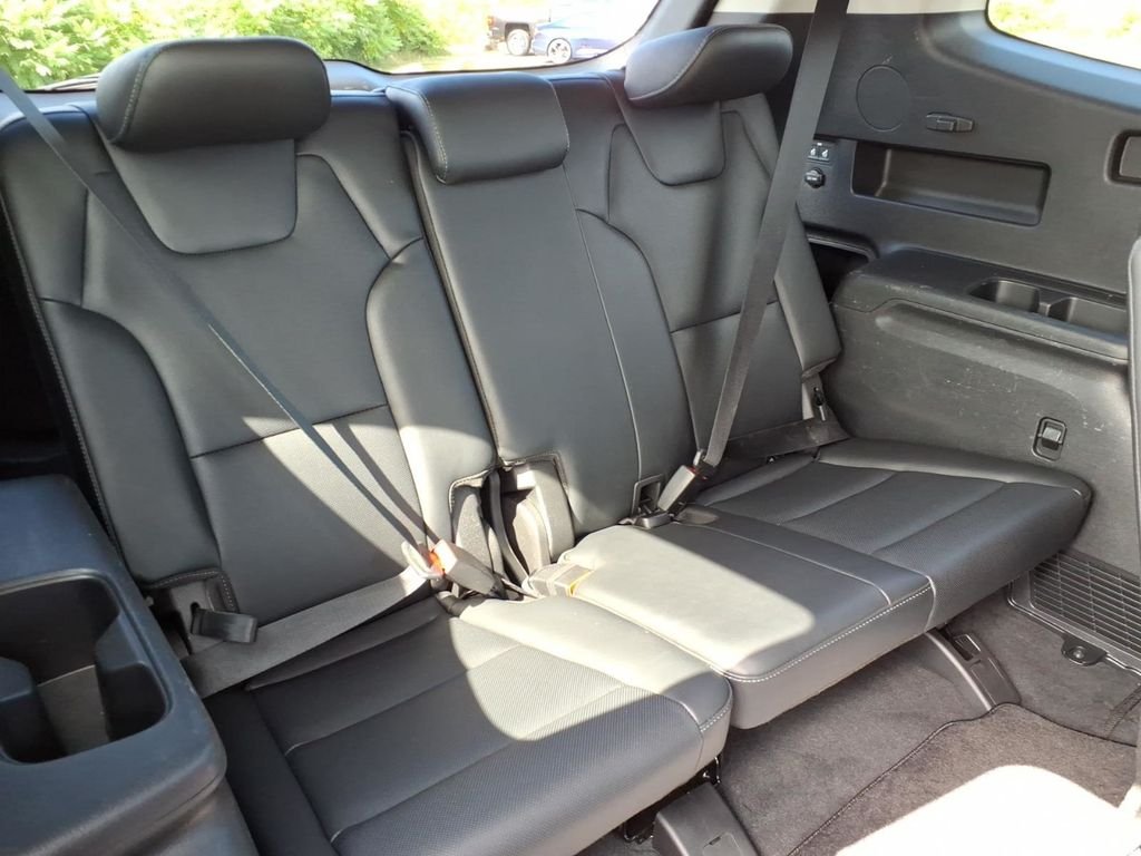 Used 2023 Dark Moss Kia S v6 w/sunroof & 3rd row image 29