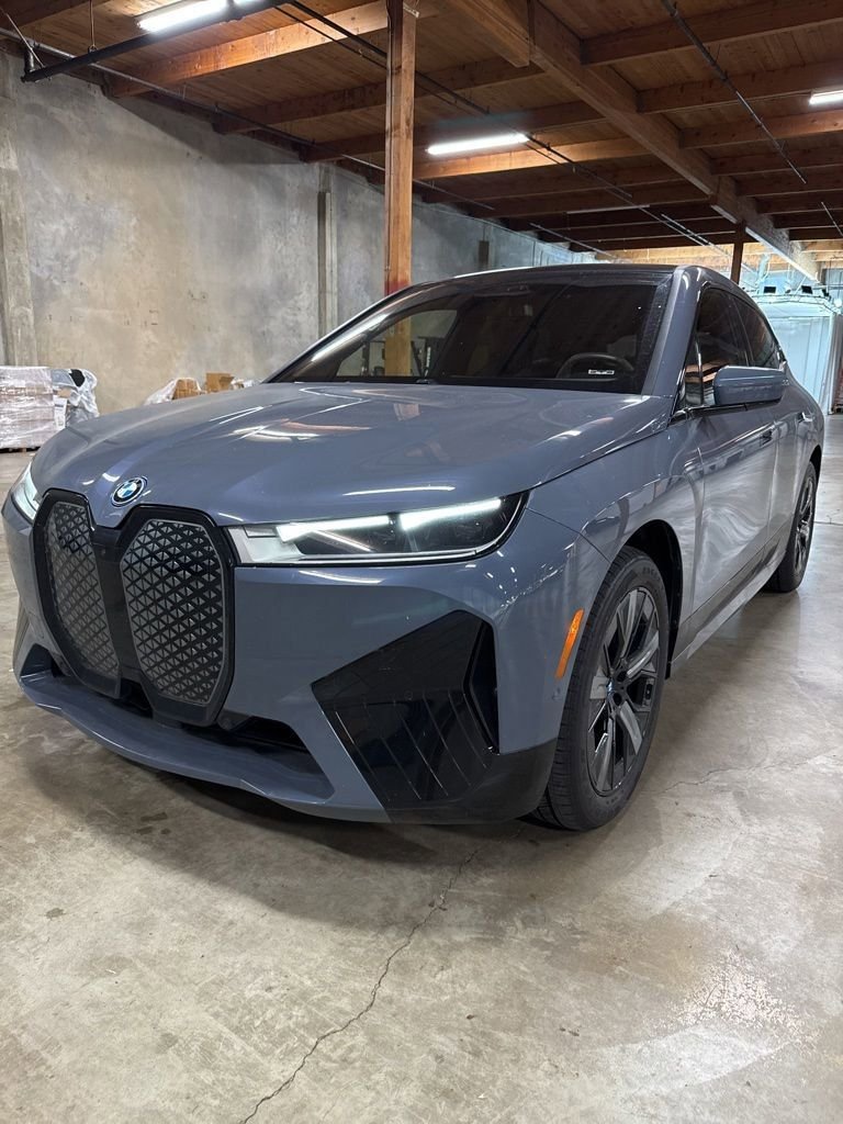 2024 BMW iX xDrive50's photo