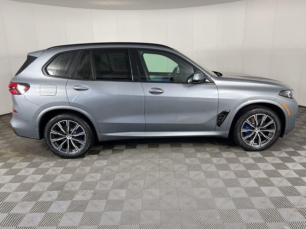 New 2026 Skyscraper Grey Metallic BMW xDrive40i image 2