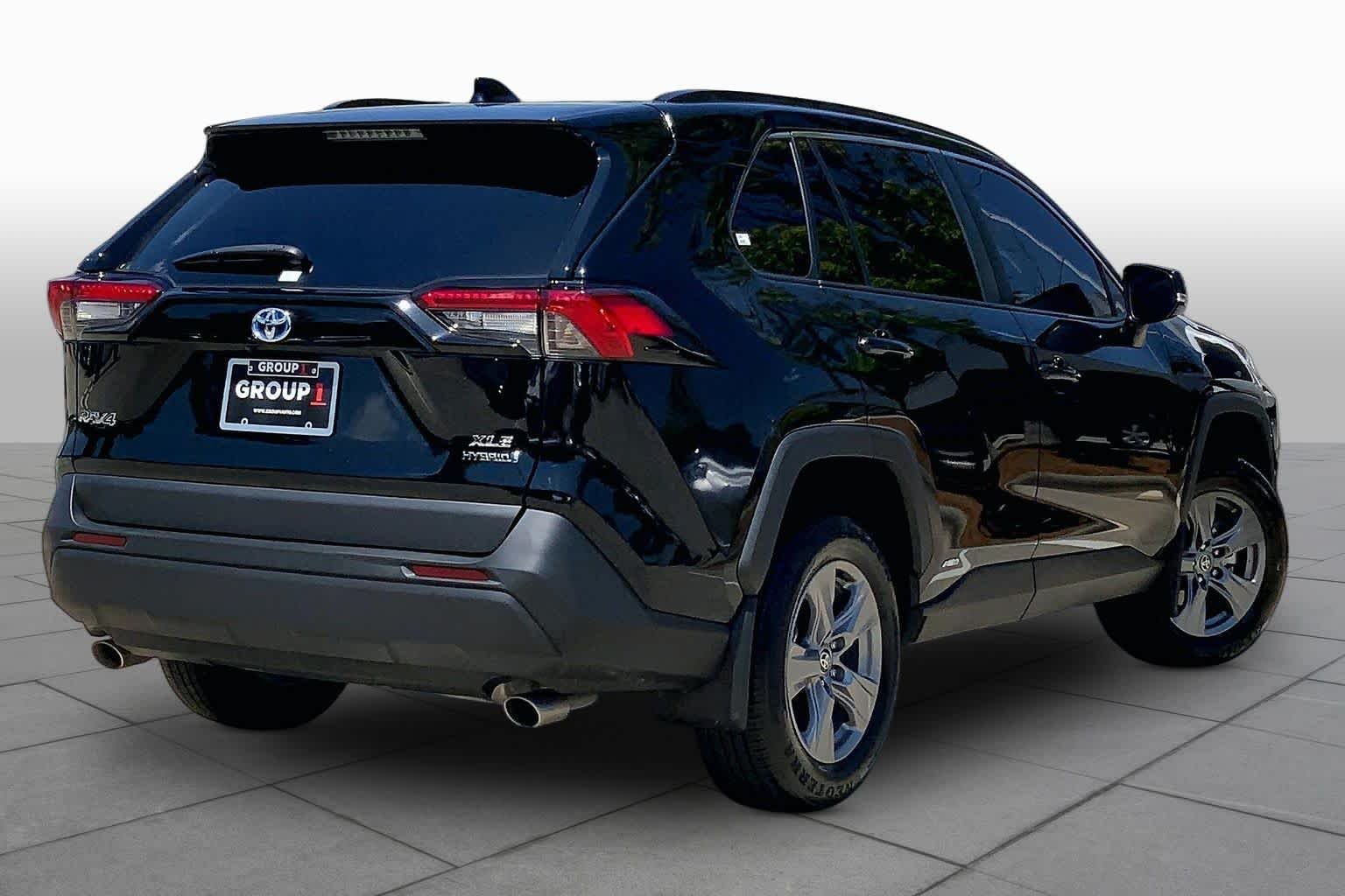 2024 Toyota RAV4 XLE - Photo 13