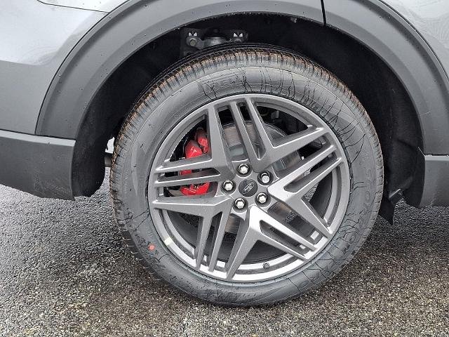 New 2026 Carbonized Gray Metallic Ford ST-Line image 25