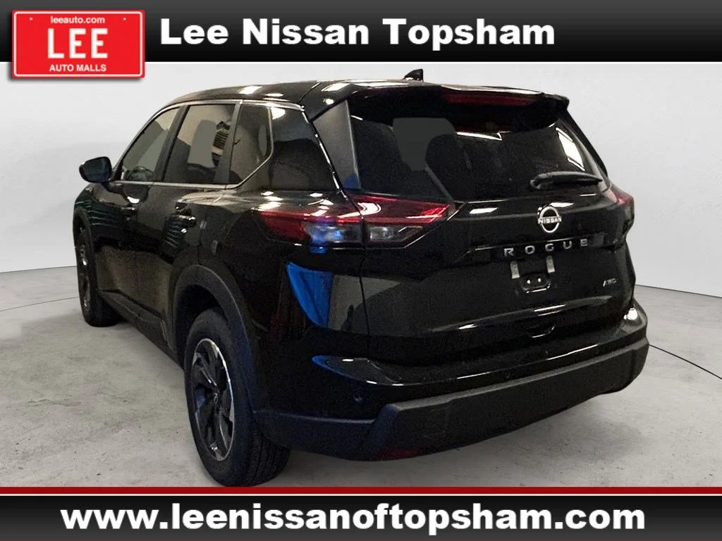 Used 2025 Super Black Nissan SV image 3