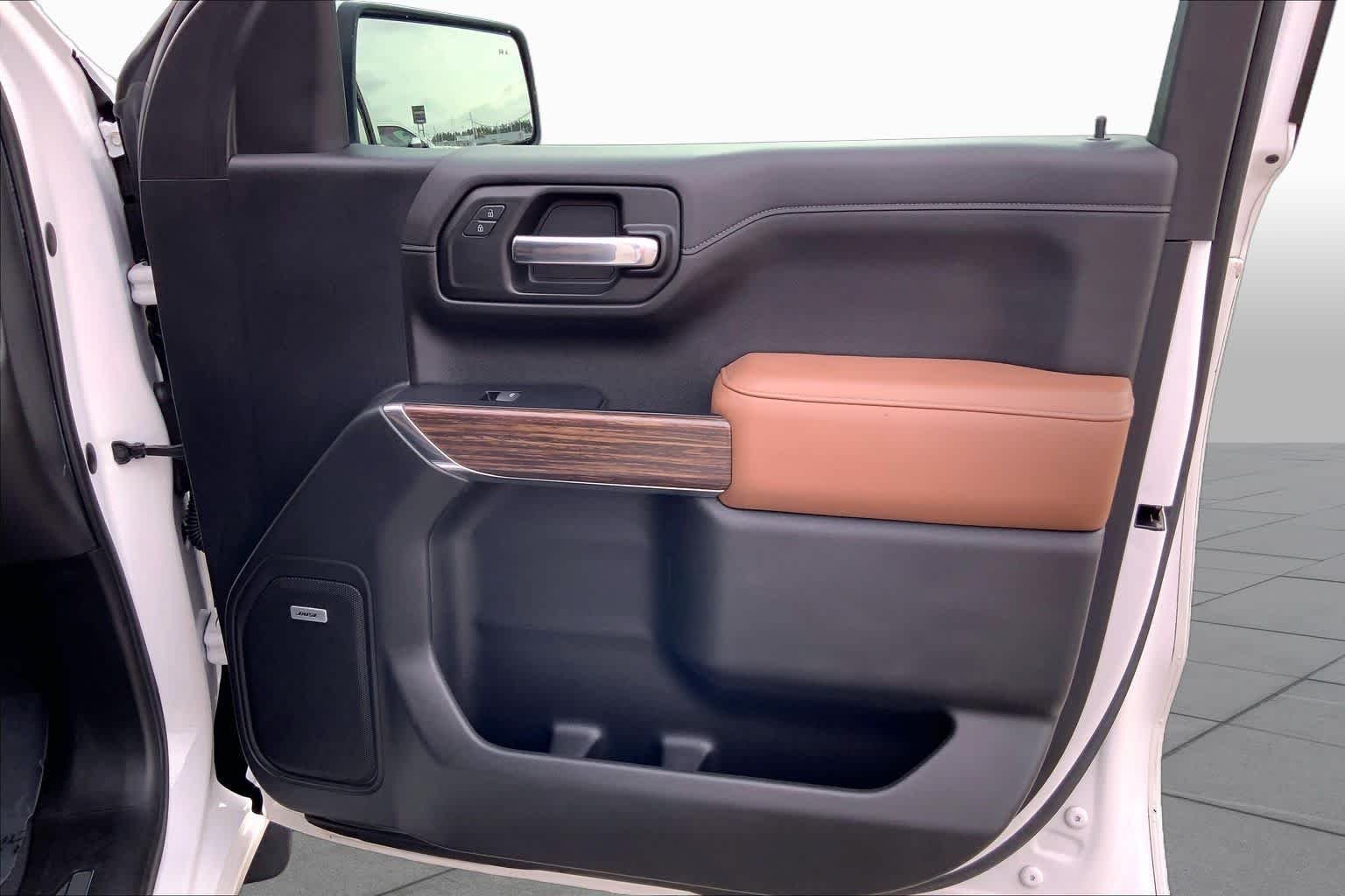 Used 2019 Iridescent Pearl Tricoat Chevrolet High Country image 20