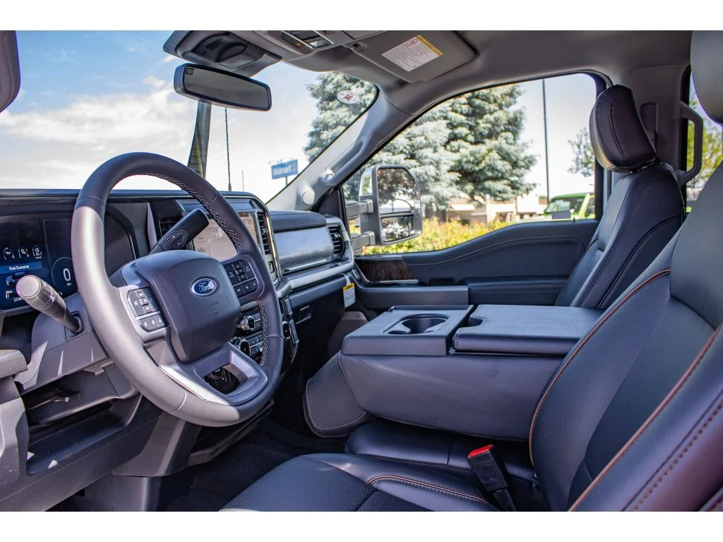 New 2026 OXFORD WHITE Ford LARIAT image 32