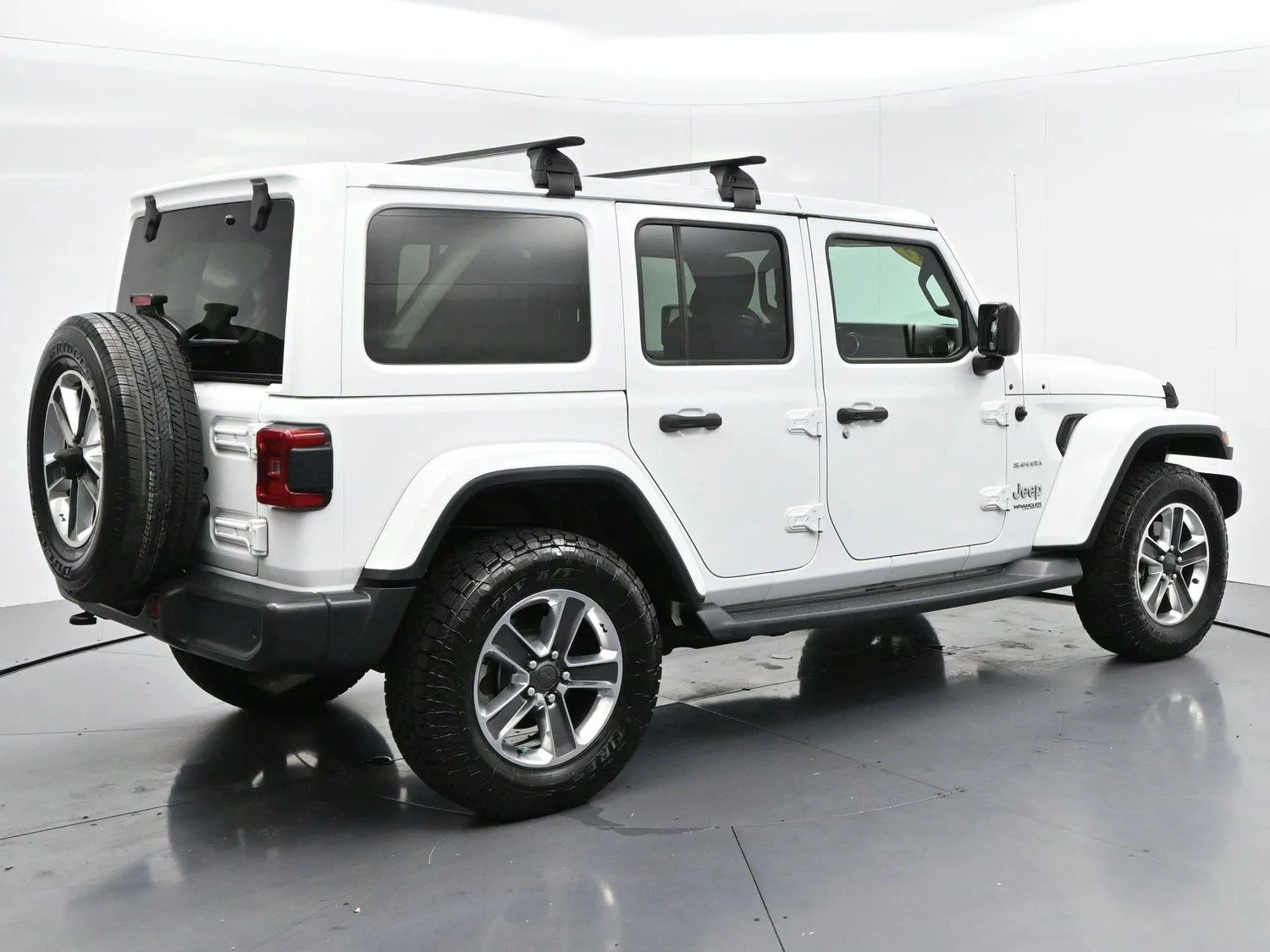 Used 2019 Bright White Clearcoat Jeep Sahara image 7