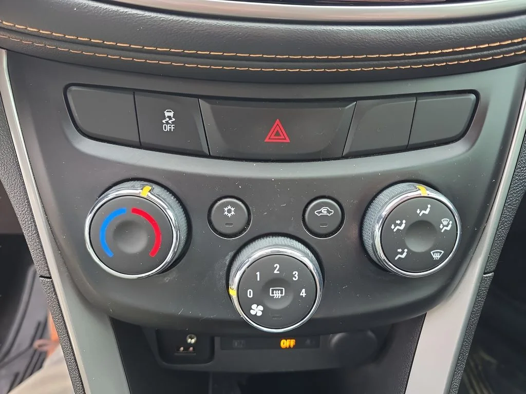 Used 2019 Black Chevrolet 1LT image 17