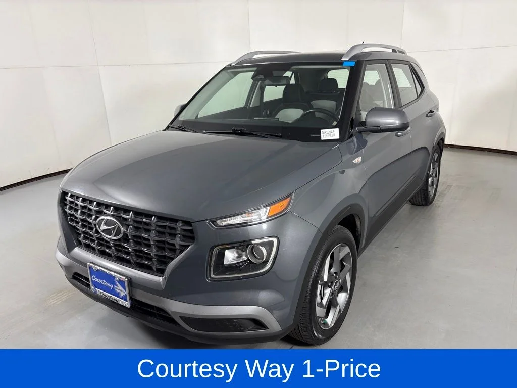 Used 2025 Gray Hyundai SEL image 5
