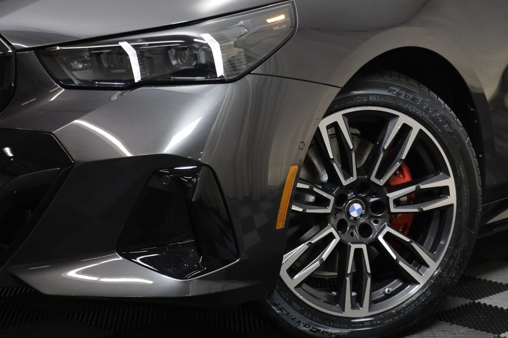 New 2027 Dark Graphite Metallic BMW 530i xDrive image 4