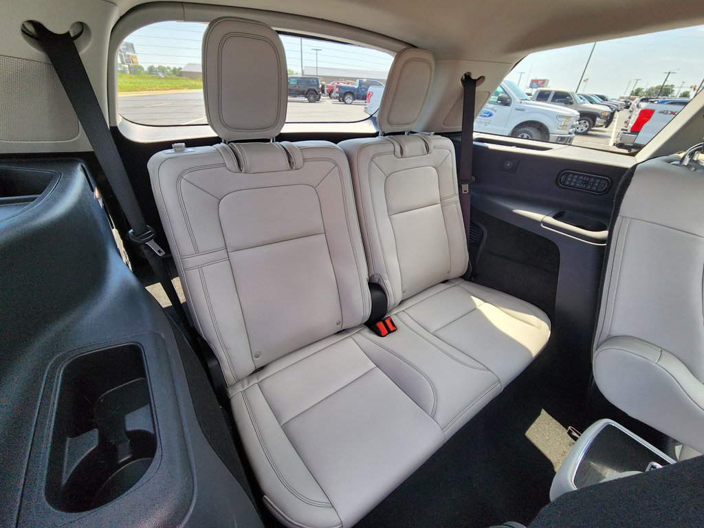Used 2026 Pristine White Metallic Tri-Coat Lincoln Reserve image 21