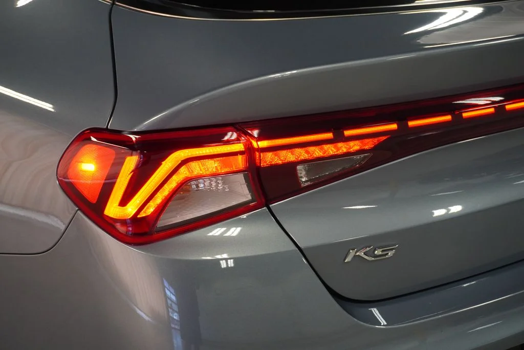Used 2021 Everlasting Silver Kia EX image 48