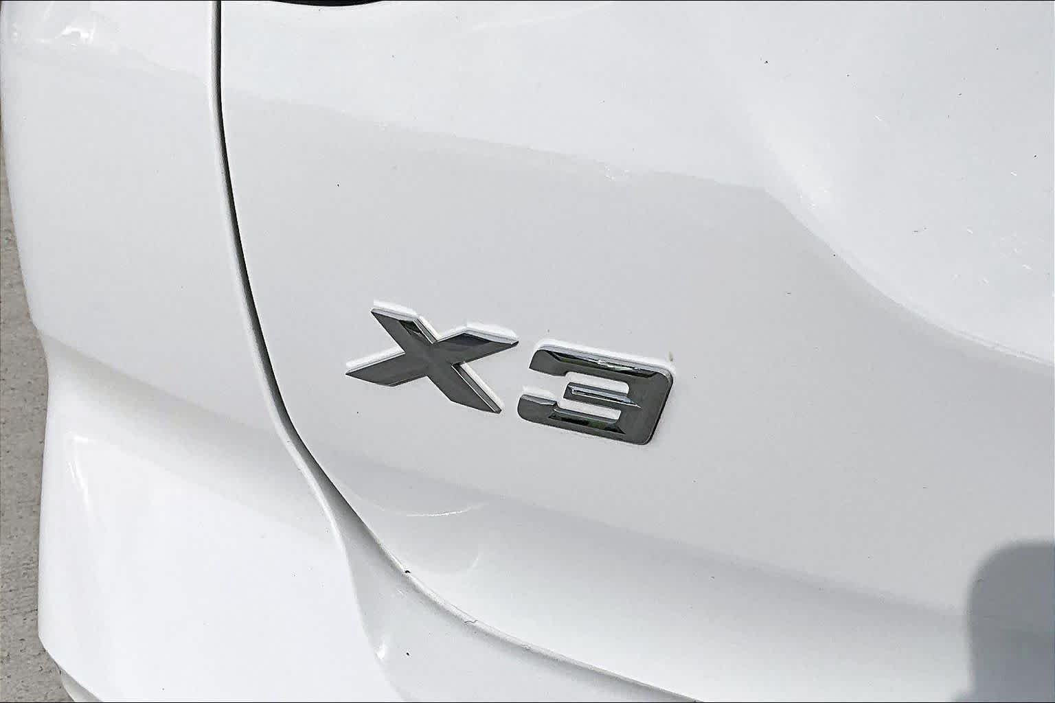 Used 2023 Alpine White BMW sDrive30i image 9