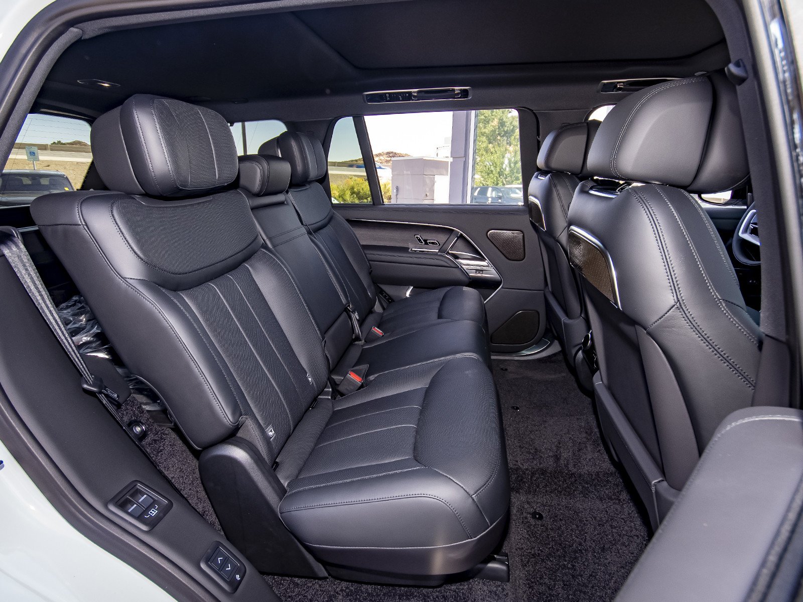 New 2026 Fuji White Land Rover Autobiography image 48