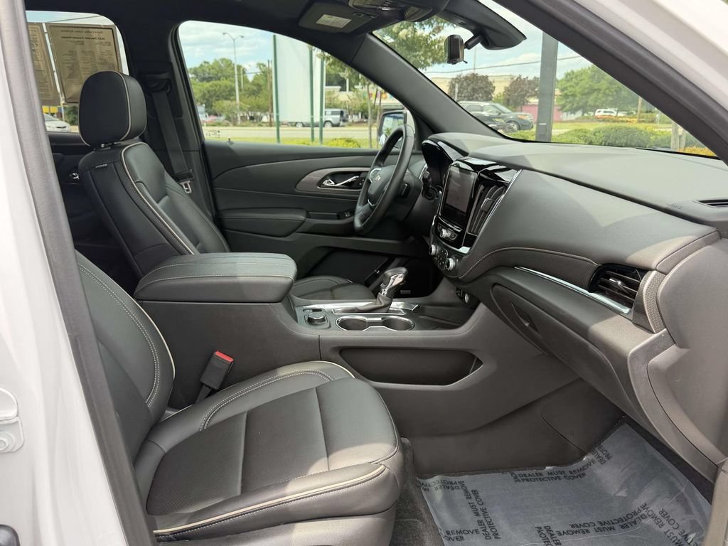 Used 2023 Iridescent Pearl Tricoat Chevrolet Premier image 12