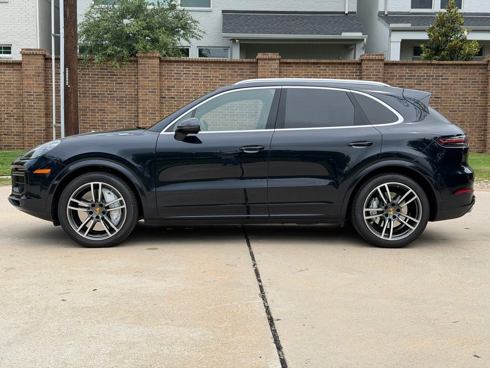 Used 2020 Blue Porsche Turbo image 14