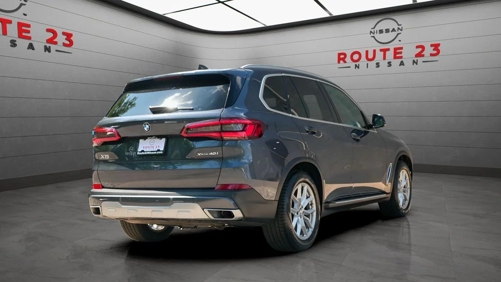 Used 2019 Gray BMW xDrive40i image 7