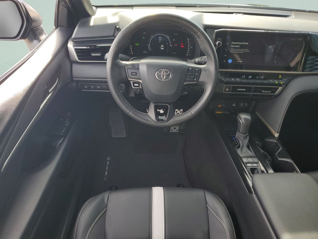 Used 2025  Toyota SE image 12