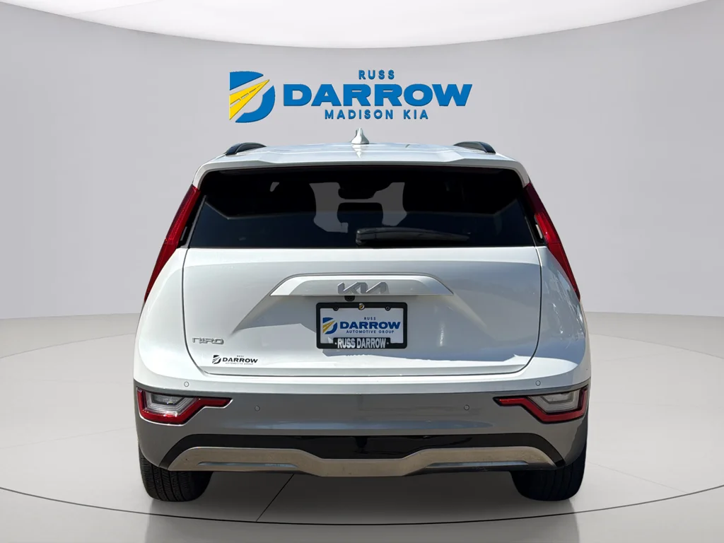 Used 2023 Snow White Pearl Kia Wave image 4
