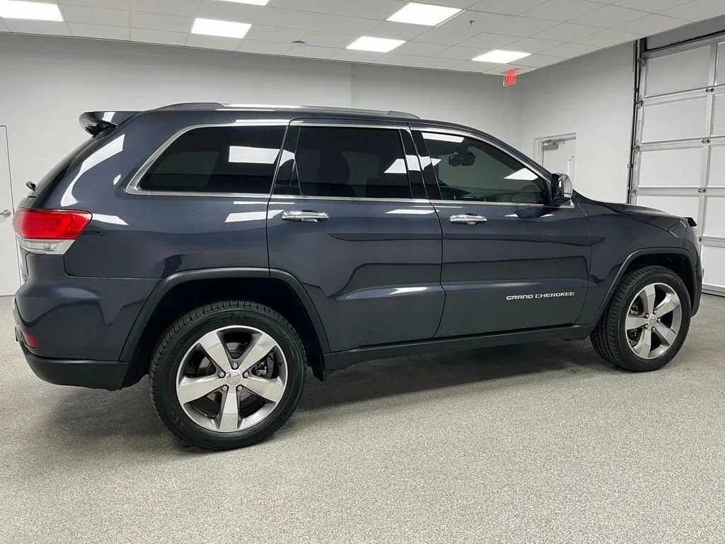 Used 2016 Gray Jeep Limited image 11