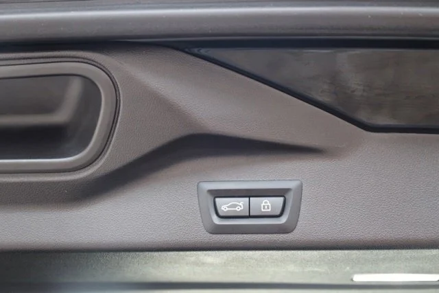 Used 2020 Black BMW xDrive40i image 38
