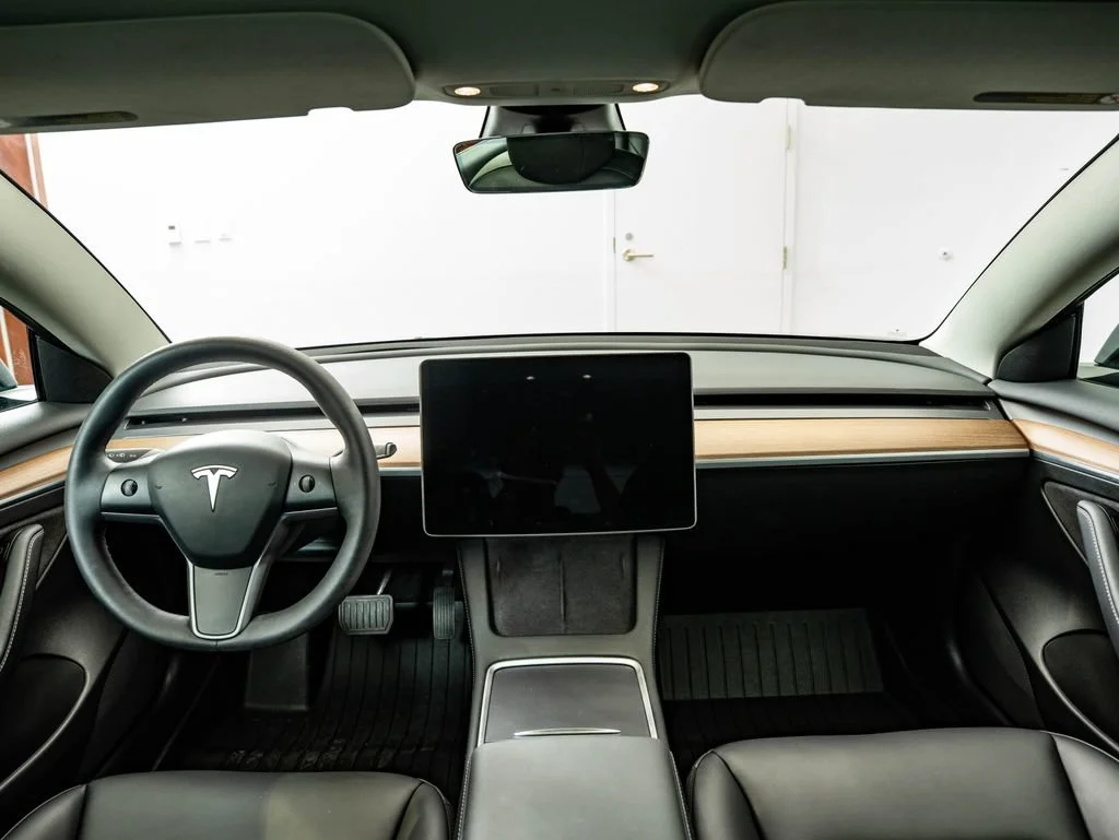 Used 2023 Black Tesla  image 4