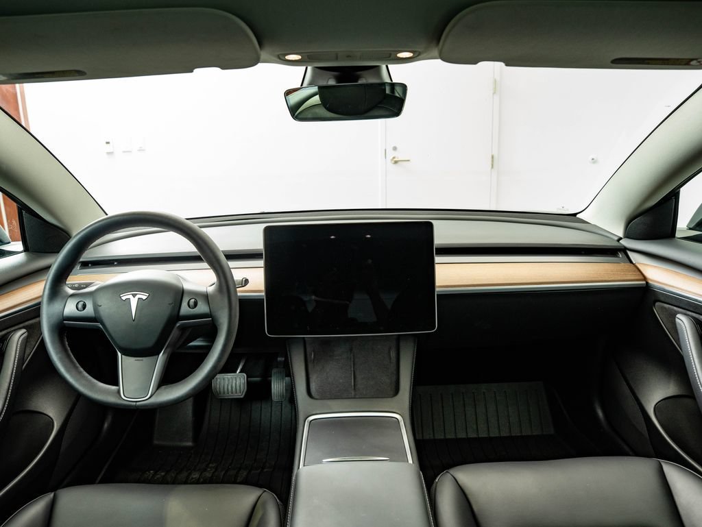 Used 2023 Black Tesla  image 4