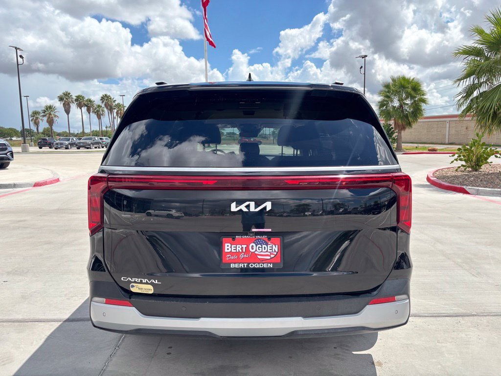 Used 2025 Black Kia EX image 5