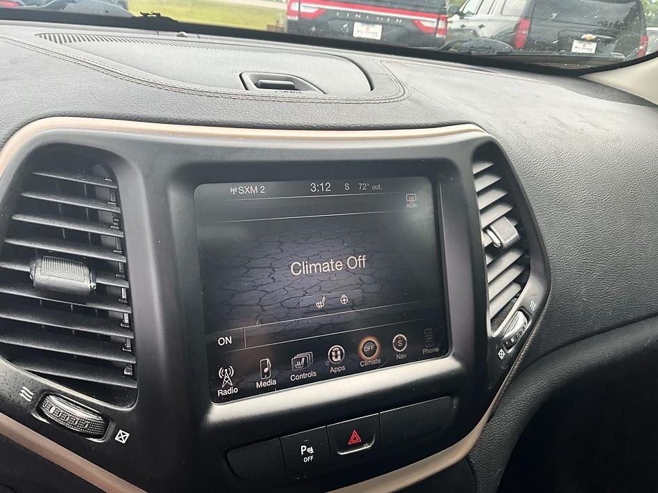 Used 2015 Black Jeep Limited image 20