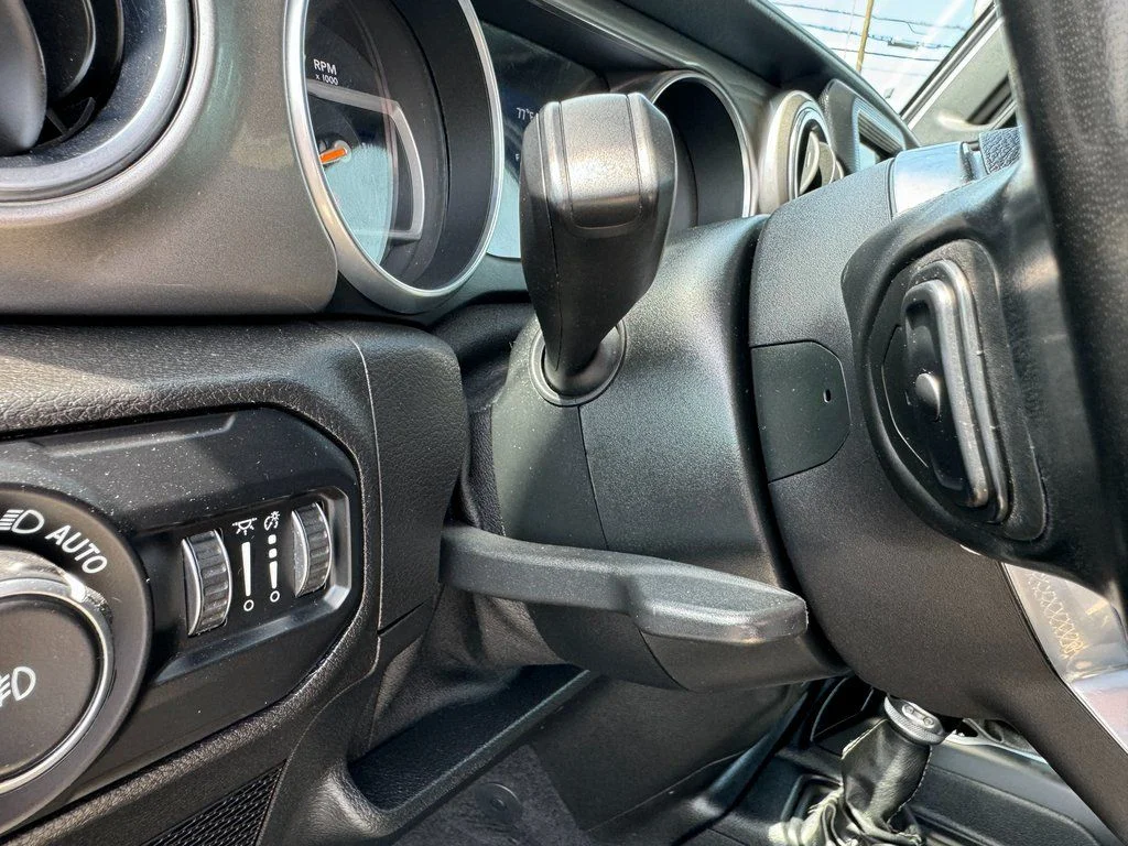 Used 2020 Silver Jeep Unlimited Sahara image 40