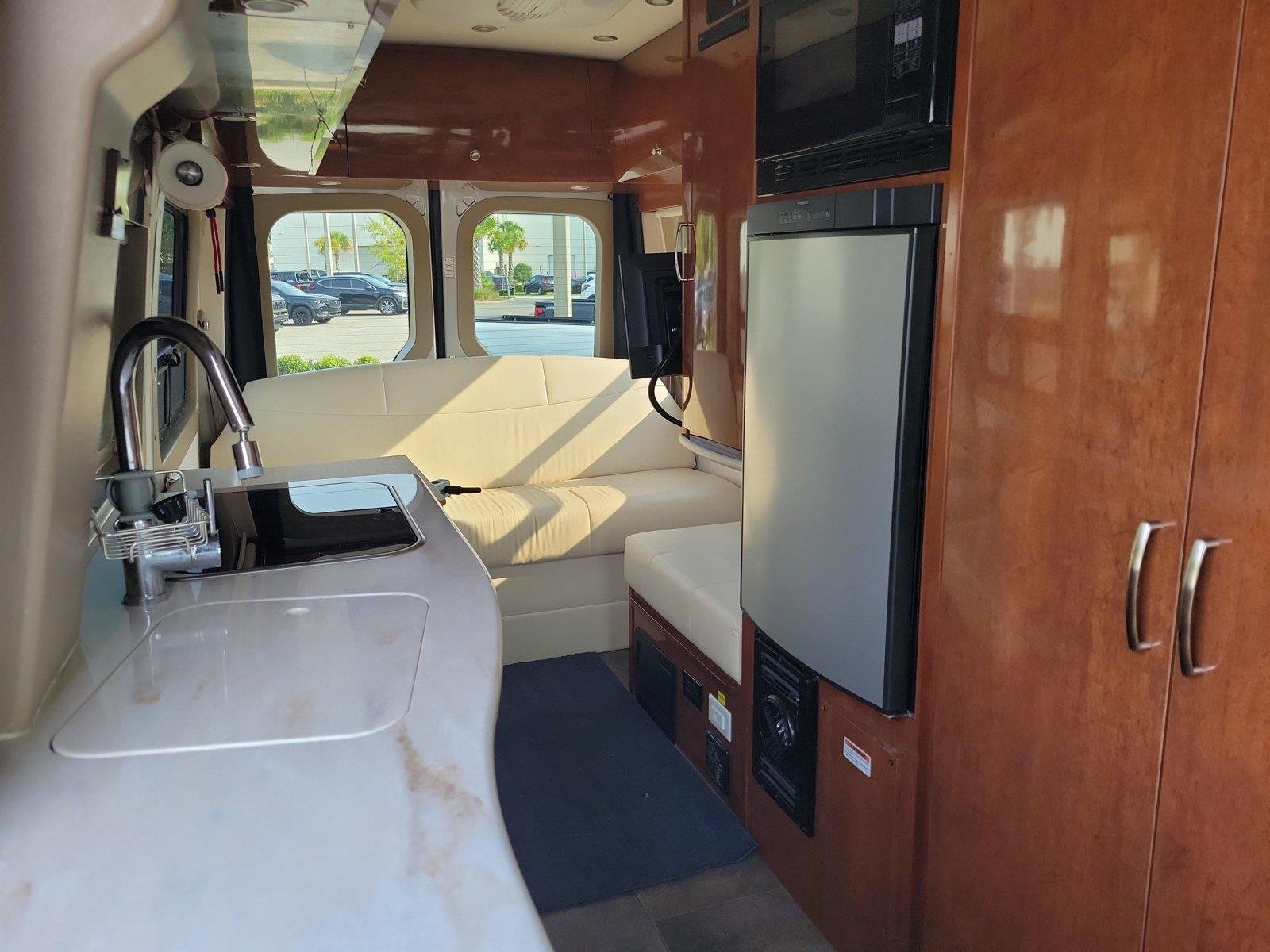 Used 2017  Mercedes-Benz 3500 HIGH ROOF V6 image 11