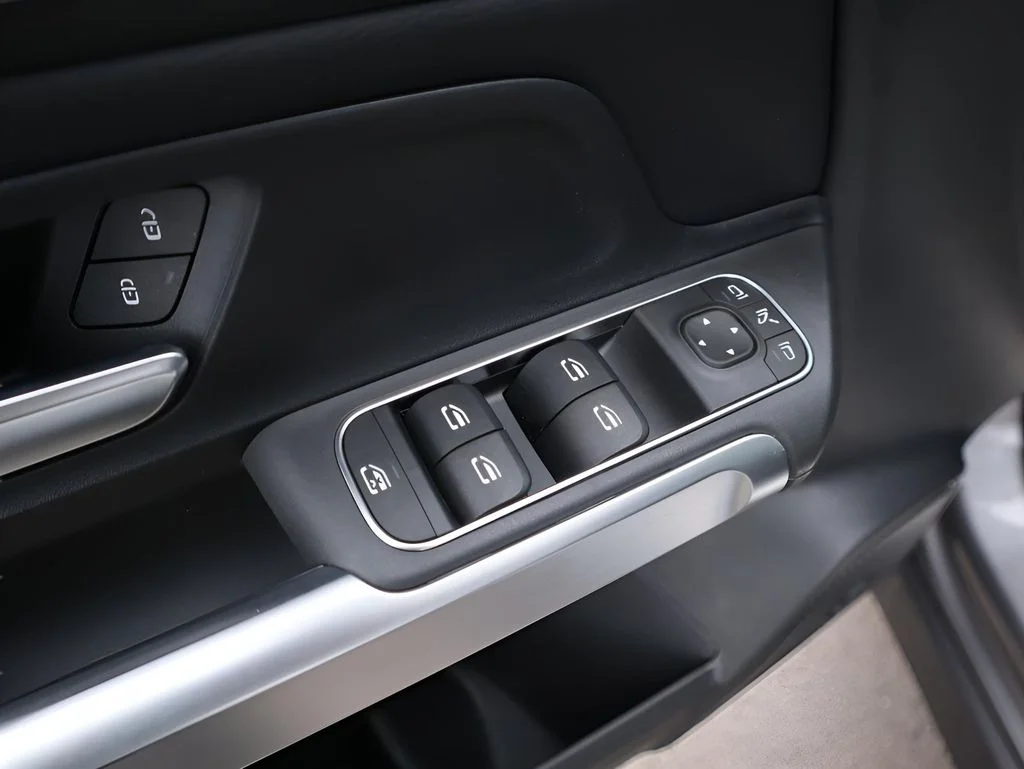New 2026 Mountain Grey Metallic Mercedes-Benz GLB 250 image 26
