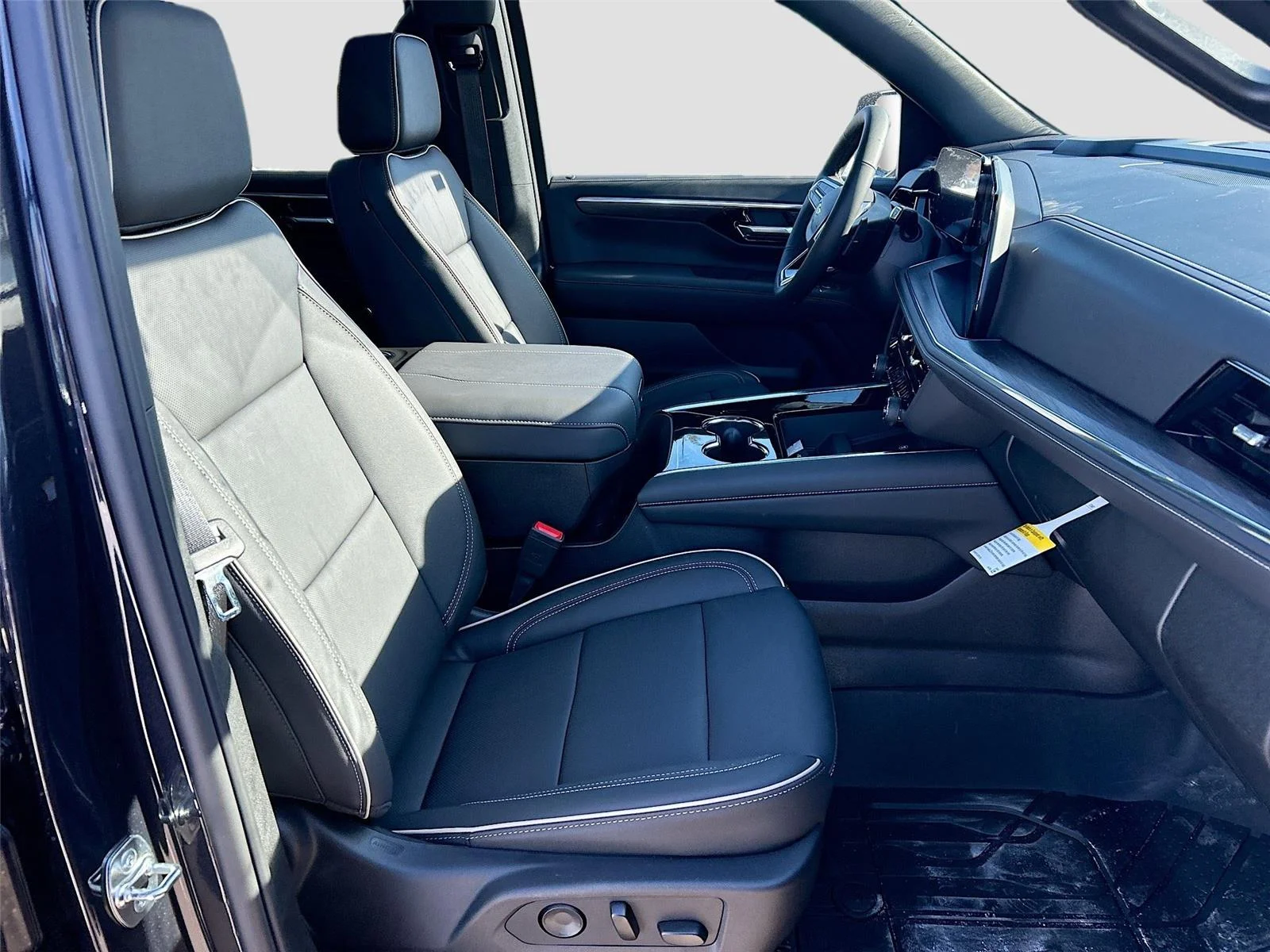 2026 Chevrolet Suburban Premier - Photo 31