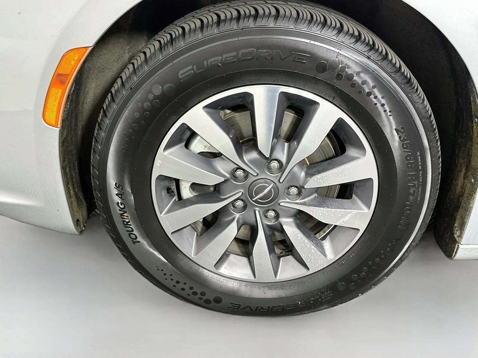 Used 2023 Silver Mist Clearcoat Chrysler Touring L image 32
