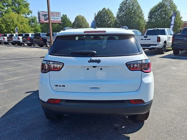 New 2025 White Jeep Latitude image 6