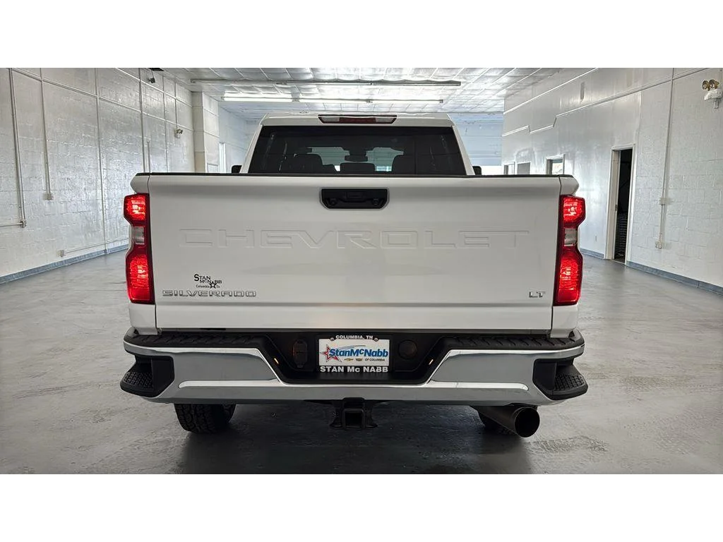 Used 2025 Summit White Chevrolet LT image 4