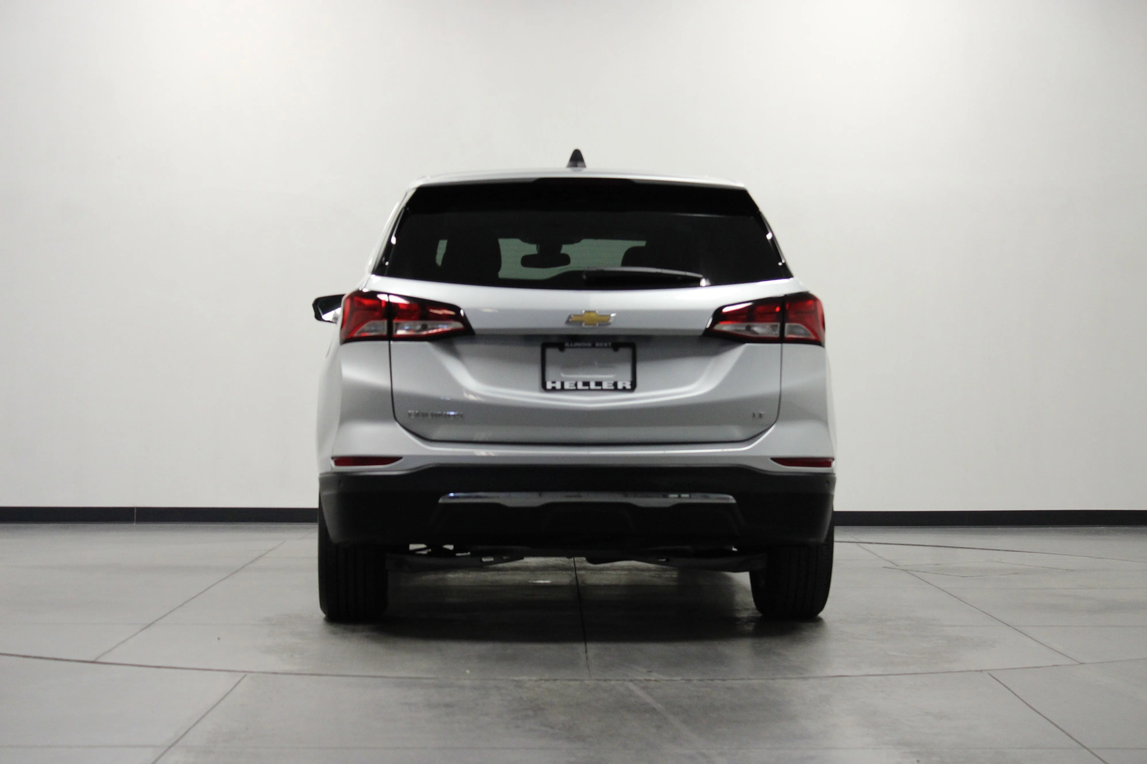 Used 2022 Silver Ice Metallic Chevrolet LT image 5