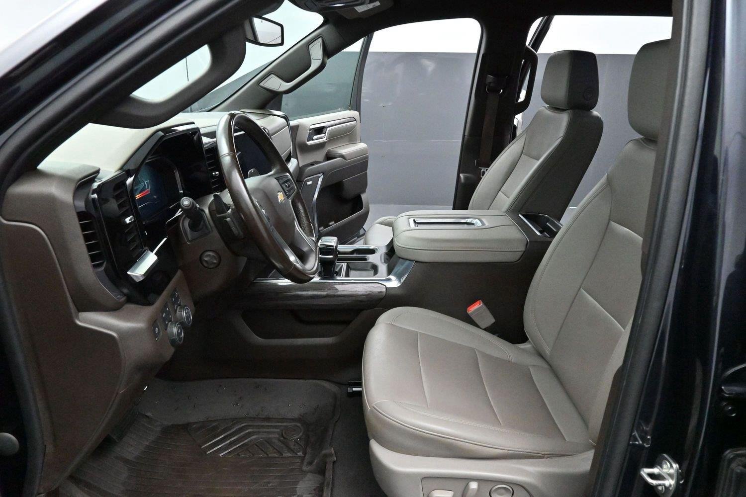 Used 2022 Dark Ash Metallic Chevrolet LTZ image 12