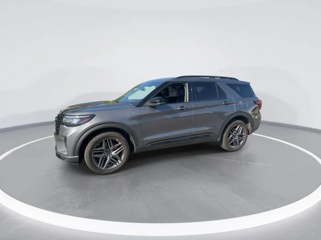 Used 2025 Gray Ford ST-Line image 4