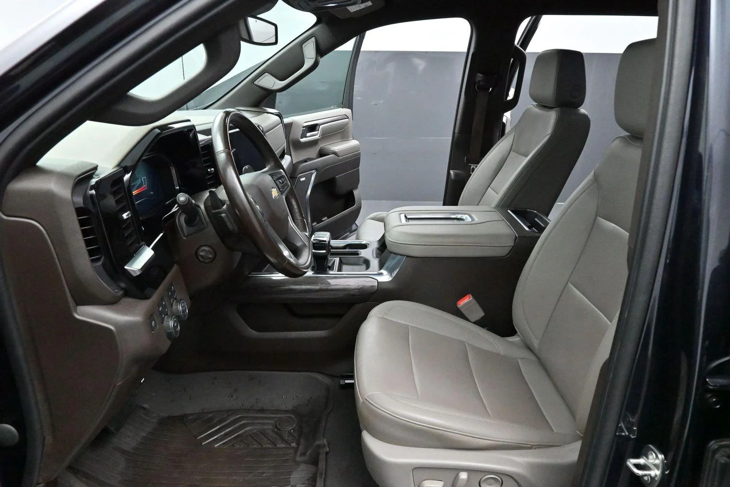 Used 2022 Dark Ash Metallic Chevrolet LTZ image 12