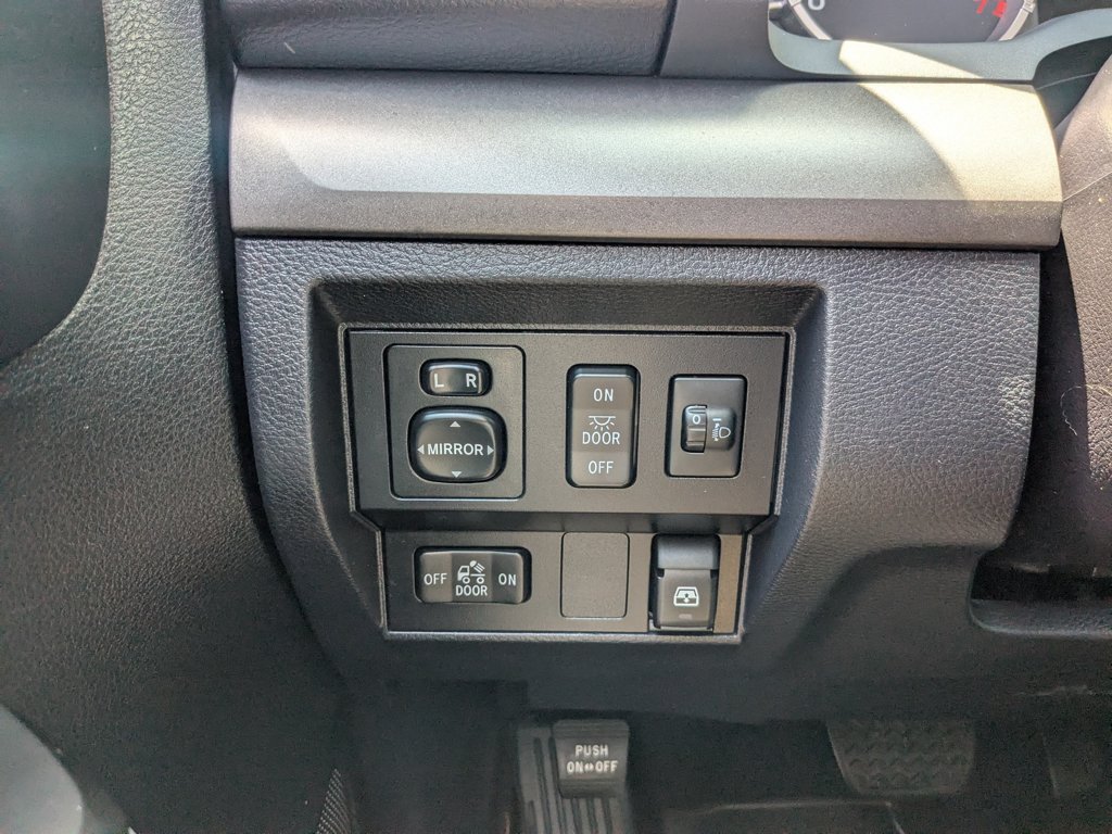 Used 2016  Toyota SR5 image 19