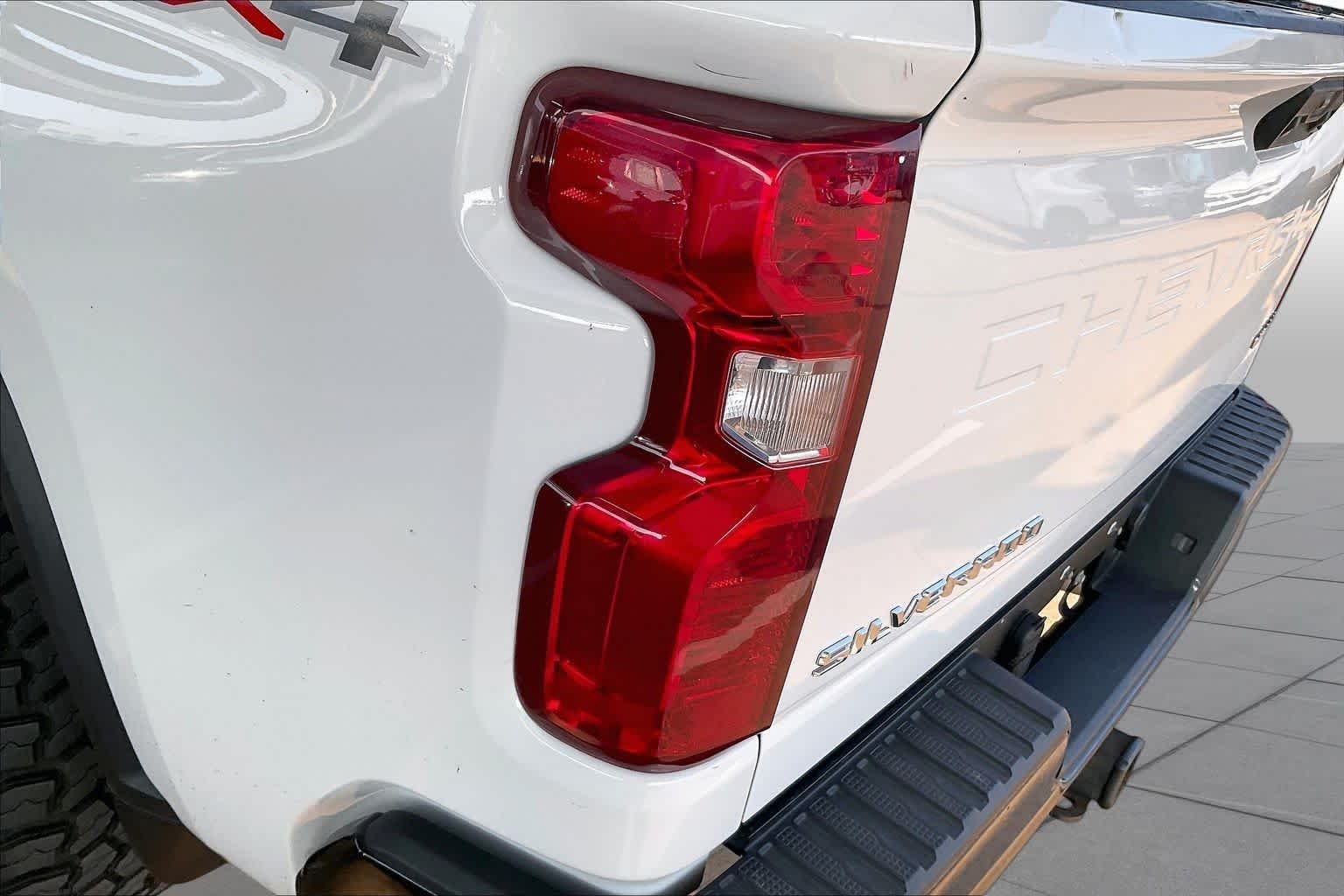 Used 2022 Summit White Chevrolet Custom image 27
