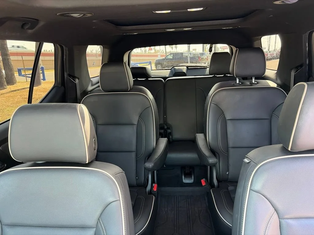 Used 2023 Iridescent Pearl Tricoat Chevrolet Premier image 19