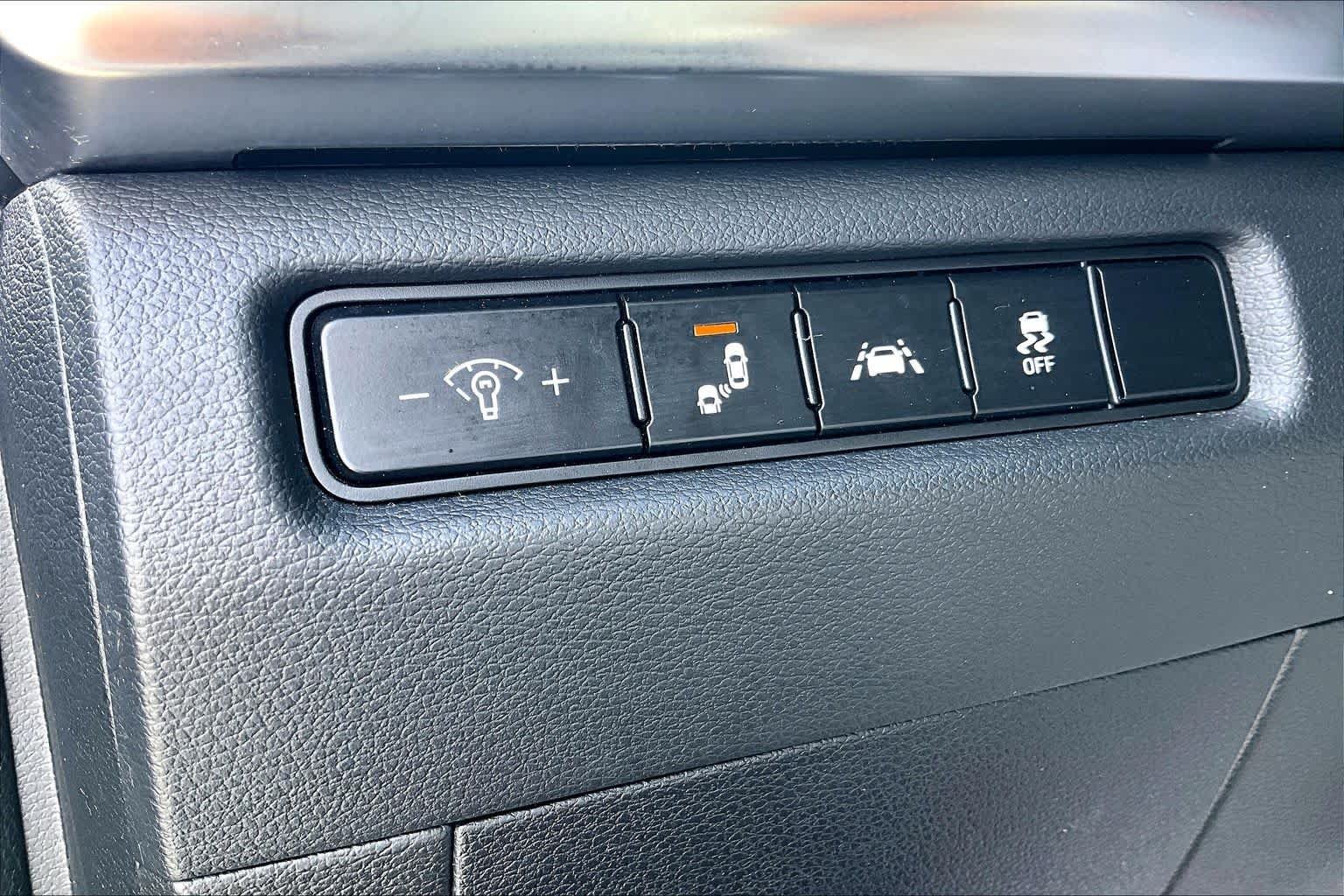 Used 2022 SILVER Kia LX image 30